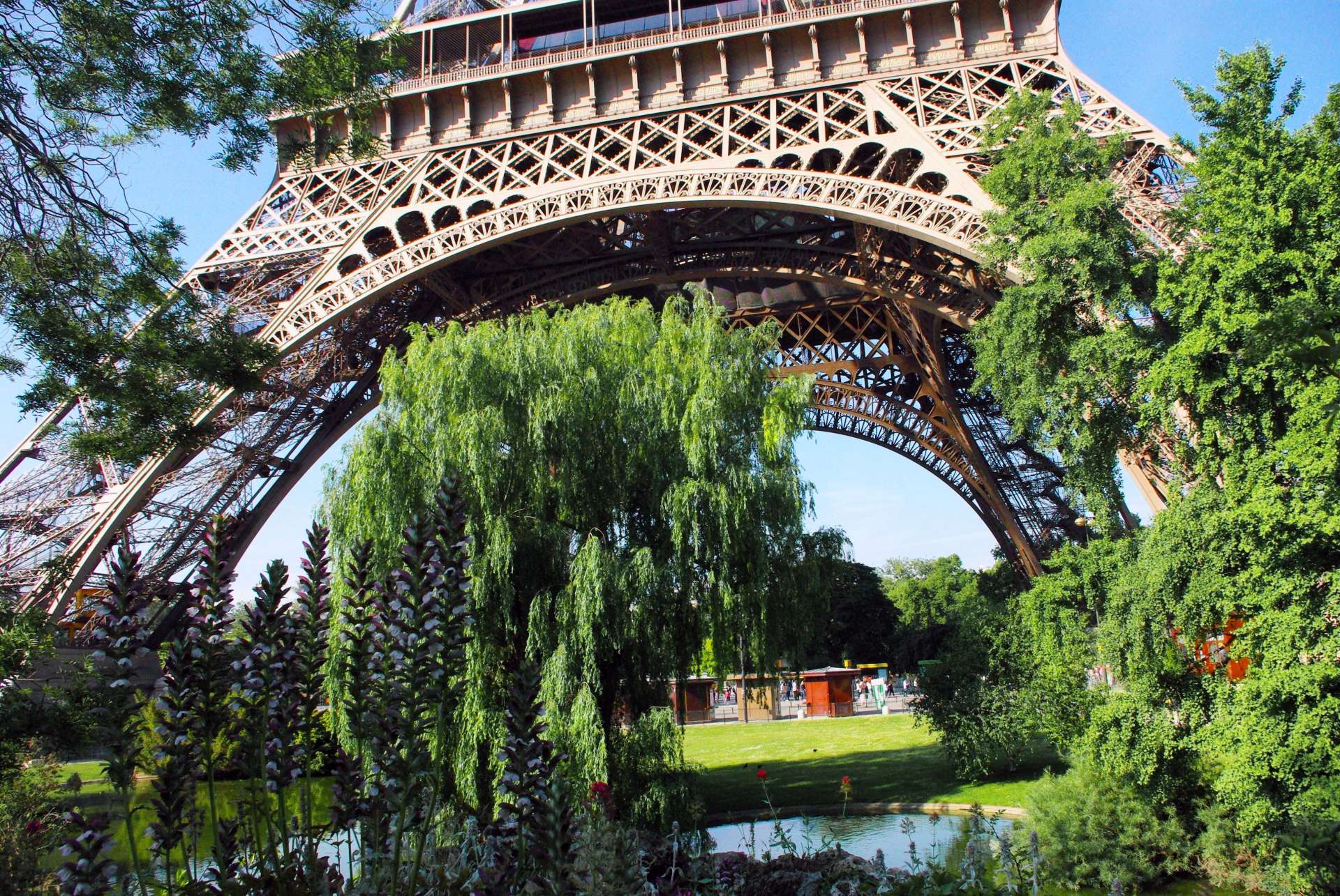 Champ de Mars and Eiffel Tower 04 © French Moments